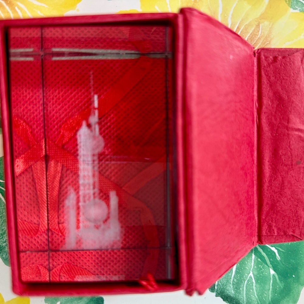 Etched crystal paperweight Shanghai​ - Picture 8 of 15
